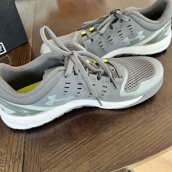 Brand new under armour runners - Picture 2 of 8